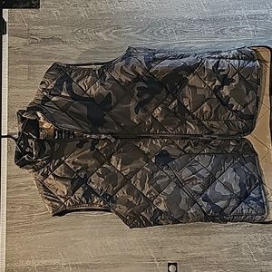 J. Crew quilted fleece lined zip up woodland camo vest in Medium